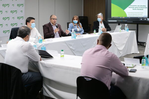 Reunión Gerente EPM con alcaldes región Norte Nordeste
Reunión Gerente EPM con alcaldes región Norte Nordeste
Fecha: 13 Agosto 2021
Para descargar esta fotografía en alta resolución, haga clic sobre la imagen hasta que la misma se despliegue en la pantalla completa; luego dé clic derecho y elija la opción "guardar imagen como". 
En caso de publicación por cualquier medio, solicitamos acompañarla del crédito: "Foto EPM"
Palabras clave: Reunión Gerente EPM con alcaldes región Norte Nordeste