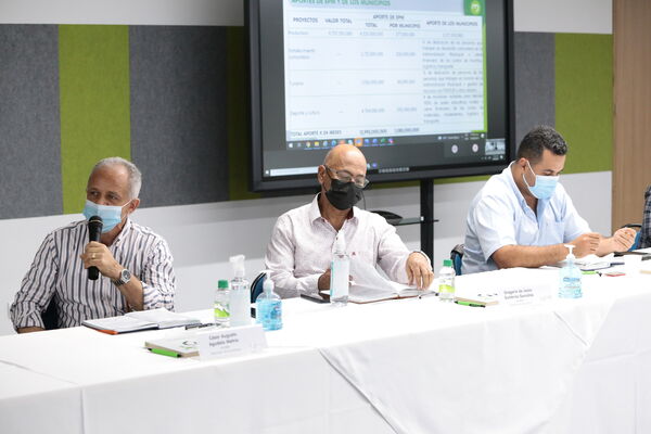 Reunión Gerente EPM con alcaldes región Norte Nordeste
Reunión Gerente EPM con alcaldes región Norte Nordeste
Fecha: 13 Agosto 2021
Para descargar esta fotografía en alta resolución, haga clic sobre la imagen hasta que la misma se despliegue en la pantalla completa; luego dé clic derecho y elija la opción "guardar imagen como". 
En caso de publicación por cualquier medio, solicitamos acompañarla del crédito: "Foto EPM"
Palabras clave: Reunión Gerente EPM con alcaldes región Norte Nordeste