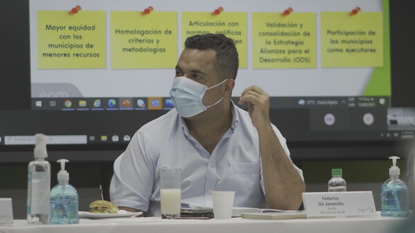 Reunión Gerente EPM con alcaldes región Norte Nordeste
Reunión Gerente EPM con alcaldes región Norte Nordeste
Fecha: 13 Agosto 2021
Para descargar esta fotografía en alta resolución, haga clic sobre la imagen hasta que la misma se despliegue en la pantalla completa; luego dé clic derecho y elija la opción "guardar imagen como". 
En caso de publicación por cualquier medio, solicitamos acompañarla del crédito: "Foto EPM"
Palabras clave: Reunión Gerente EPM con alcaldes región Norte Nordeste