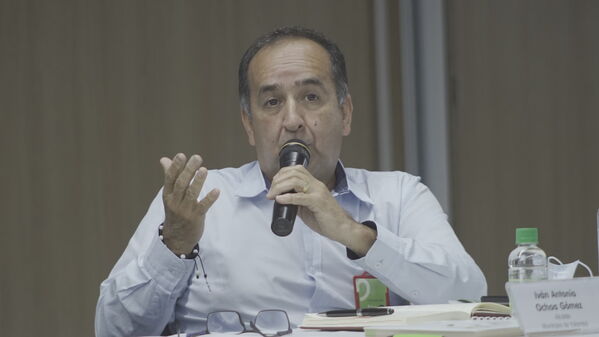 Reunión Gerente EPM con alcaldes región Norte Nordeste
Reunión Gerente EPM con alcaldes región Norte Nordeste
Fecha: 13 Agosto 2021
Para descargar esta fotografía en alta resolución, haga clic sobre la imagen hasta que la misma se despliegue en la pantalla completa; luego dé clic derecho y elija la opción "guardar imagen como". 
En caso de publicación por cualquier medio, solicitamos acompañarla del crédito: "Foto EPM"
Palabras clave: Reunión Gerente EPM con alcaldes región Norte Nordeste