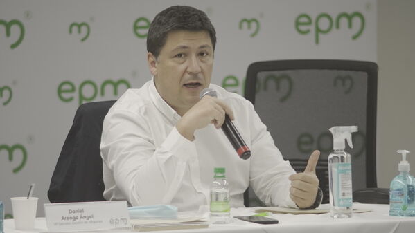 Reunión Gerente EPM con alcaldes región Norte Nordeste
Reunión Gerente EPM con alcaldes región Norte Nordeste
Fecha: 13 Agosto 2021
Para descargar esta fotografía en alta resolución, haga clic sobre la imagen hasta que la misma se despliegue en la pantalla completa; luego dé clic derecho y elija la opción "guardar imagen como". 
En caso de publicación por cualquier medio, solicitamos acompañarla del crédito: "Foto EPM"
Palabras clave: Reunión Gerente EPM con alcaldes región Norte Nordeste