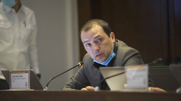 Sesión del Consejo sobre el proceso de enajenación de acciones de UNE e Invertelco
Sesión del Consejo sobre el proceso de enajenación de acciones de UNE e Invertelco
Fecha: 19 Agosto 2021
Para descargar esta fotografía en alta resolución, haga clic sobre la imagen hasta que la misma se despliegue en la pantalla completa; luego dé clic derecho y elija la opción "guardar imagen como". 
En caso de publicación por cualquier medio, solicitamos acompañarla del crédito: "Foto EPM"
Palabras clave: Sesión  Consejo sobre proceso enajenación acciones  UNE  Invertelco