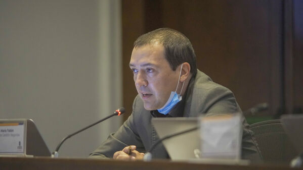 Sesión del Consejo sobre el proceso de enajenación de acciones de UNE e Invertelco
Sesión del Consejo sobre el proceso de enajenación de acciones de UNE e Invertelco
Fecha: 19 Agosto 2021
Para descargar esta fotografía en alta resolución, haga clic sobre la imagen hasta que la misma se despliegue en la pantalla completa; luego dé clic derecho y elija la opción "guardar imagen como". 
En caso de publicación por cualquier medio, solicitamos acompañarla del crédito: "Foto EPM"
Palabras clave: Sesión  Consejo sobre proceso enajenación acciones  UNE  Invertelco