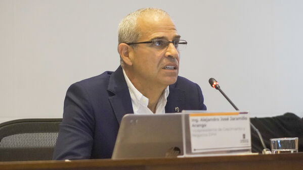 Sesión del Consejo sobre el proceso de enajenación de acciones de UNE e Invertelco
Sesión del Consejo sobre el proceso de enajenación de acciones de UNE e Invertelco
Fecha: 19 Agosto 2021
Para descargar esta fotografía en alta resolución, haga clic sobre la imagen hasta que la misma se despliegue en la pantalla completa; luego dé clic derecho y elija la opción "guardar imagen como". 
En caso de publicación por cualquier medio, solicitamos acompañarla del crédito: "Foto EPM"
Palabras clave: Sesión  Consejo sobre proceso enajenación acciones  UNE  Invertelco