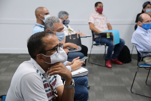 Socialización enajenación acciones EPM UNE Asocomunal
Socialización enajenación acciones EPM UNE Asocomunal
Fecha: 12 Agosto 2021
Para descargar esta fotografía en alta resolución, haga clic sobre la imagen hasta que la misma se despliegue en la pantalla completa; luego dé clic derecho y elija la opción "guardar imagen como". 
En caso de publicación por cualquier medio, solicitamos acompañarla del crédito: "Foto EPM"
Palabras clave: Socialización enajenación acciones EPM UNE Asocomunal