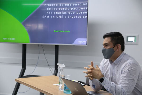 Socialización enajenación acciones EPM UNE Asocomunal
Socialización enajenación acciones EPM UNE Asocomunal
Fecha: 12 Agosto 2021
Para descargar esta fotografía en alta resolución, haga clic sobre la imagen hasta que la misma se despliegue en la pantalla completa; luego dé clic derecho y elija la opción "guardar imagen como". 
En caso de publicación por cualquier medio, solicitamos acompañarla del crédito: "Foto EPM"
Palabras clave: Socialización enajenación acciones EPM UNE Asocomunal