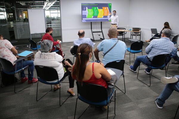 Socialización enajenación acciones EPM UNE Asocomunal
Socialización enajenación acciones EPM UNE Asocomunal
Fecha: 12 Agosto 2021
Para descargar esta fotografía en alta resolución, haga clic sobre la imagen hasta que la misma se despliegue en la pantalla completa; luego dé clic derecho y elija la opción "guardar imagen como". 
En caso de publicación por cualquier medio, solicitamos acompañarla del crédito: "Foto EPM"
Palabras clave: Socialización enajenación acciones EPM UNE Asocomunal