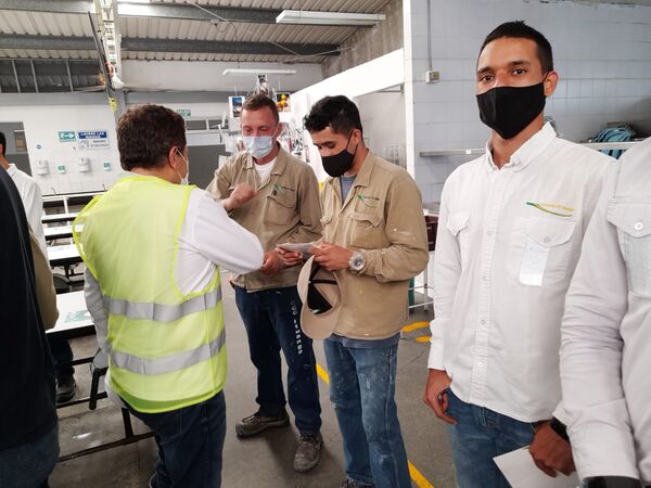 Visitas Gerente General EPM proyecto hidroeléctrico Ituango
Visitas Gerente General EPM proyecto hidroeléctrico Ituango.
Fecha: 2021 5 Enero
Para descargar esta fotografía en alta resolución, haga clic sobre la imagen hasta que la misma se despliegue en la pantalla completa; luego dé clic derecho y elija la opción "guardar imagen como". 
En caso de publicación por cualquier medio, solicitamos acompañarla del crédito: "Foto EPM"
Palabras clave: Visitas Gerente General EPM proyecto hidroeléctrico Ituango