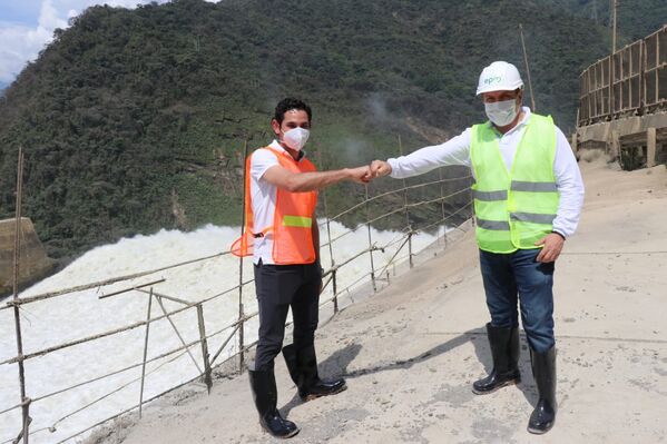 Visitas Gerente General EPM proyecto hidroeléctrico Ituango
Visitas Gerente General EPM proyecto hidroeléctrico Ituango.
Fecha: 2021 5 Enero
Para descargar esta fotografía en alta resolución, haga clic sobre la imagen hasta que la misma se despliegue en la pantalla completa; luego dé clic derecho y elija la opción "guardar imagen como". 
En caso de publicación por cualquier medio, solicitamos acompañarla del crédito: "Foto EPM"
Palabras clave: Visitas Gerente General EPM proyecto hidroeléctrico Ituango