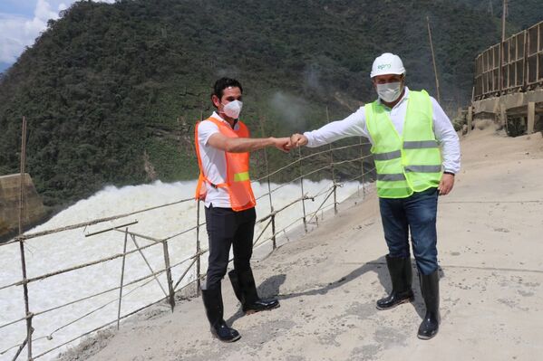 Visitas Gerente General EPM proyecto hidroeléctrico Ituango
Visitas Gerente General EPM proyecto hidroeléctrico Ituango.
Fecha: 2021 5 Enero
Para descargar esta fotografía en alta resolución, haga clic sobre la imagen hasta que la misma se despliegue en la pantalla completa; luego dé clic derecho y elija la opción "guardar imagen como". 
En caso de publicación por cualquier medio, solicitamos acompañarla del crédito: "Foto EPM"
Palabras clave: Visitas Gerente General EPM proyecto hidroeléctrico Ituango