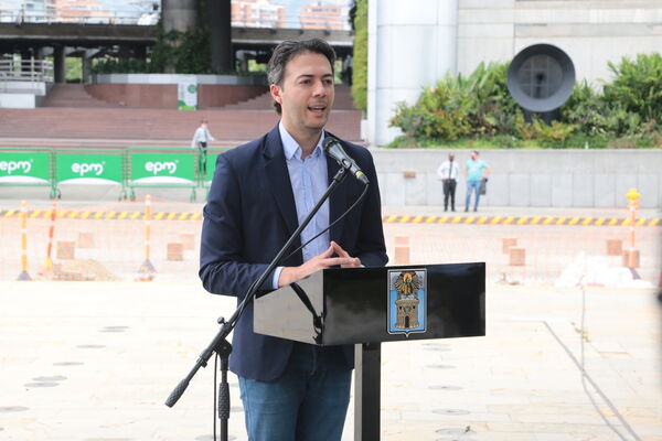Jorge Andrés Carrillo Gerente EPM
Jorge Andrés Carrillo Gerente EPM.
Fecha: 13 Abril 2021.
Para descargar esta fotografía en alta resolución, haga clic sobre la imagen hasta que la misma se despliegue en la pantalla completa; luego dé clic derecho y elija la opción "guardar imagen como". 
En caso de publicación por cualquier medio, solicitamos acompañarla del crédito: "Foto EPM"
Palabras clave: Jorge Andrés Carrillo Gerente EPM