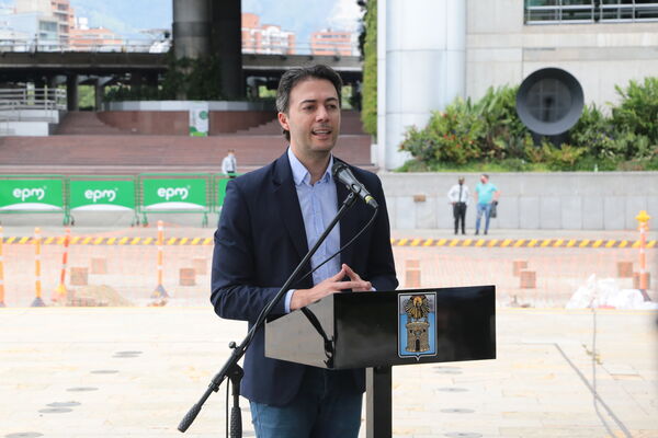 Jorge Andrés Carrillo Gerente EPM
Jorge Andrés Carrillo Gerente EPM.
Fecha: 13 Abril 2021.
Para descargar esta fotografía en alta resolución, haga clic sobre la imagen hasta que la misma se despliegue en la pantalla completa; luego dé clic derecho y elija la opción "guardar imagen como". 
En caso de publicación por cualquier medio, solicitamos acompañarla del crédito: "Foto EPM"
Palabras clave: Jorge Andrés Carrillo Gerente EPM