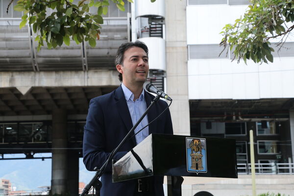 Jorge Andrés Carrillo Gerente EPM
Jorge Andrés Carrillo Gerente EPM.
Fecha: 13 Abril 2021.
Para descargar esta fotografía en alta resolución, haga clic sobre la imagen hasta que la misma se despliegue en la pantalla completa; luego dé clic derecho y elija la opción "guardar imagen como". 
En caso de publicación por cualquier medio, solicitamos acompañarla del crédito: "Foto EPM"
Palabras clave: Jorge Andrés Carrillo Gerente EPM