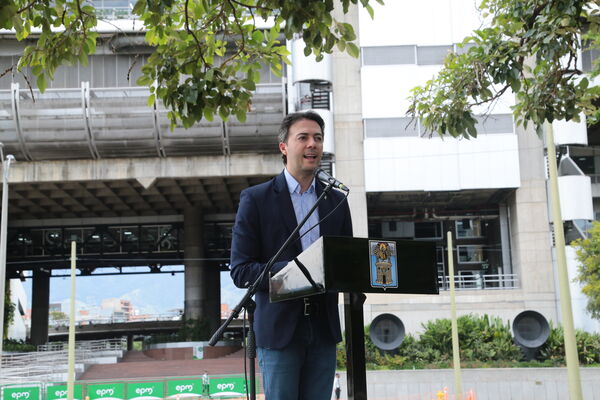 Jorge Andrés Carrillo Gerente EPM
Jorge Andrés Carrillo Gerente EPM.
Fecha: 13 Abril 2021.
Para descargar esta fotografía en alta resolución, haga clic sobre la imagen hasta que la misma se despliegue en la pantalla completa; luego dé clic derecho y elija la opción "guardar imagen como". 
En caso de publicación por cualquier medio, solicitamos acompañarla del crédito: "Foto EPM"
Palabras clave: Jorge Andrés Carrillo Gerente EPM