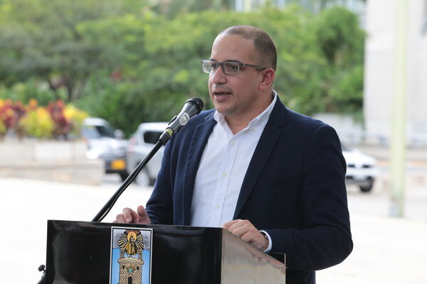 Jorge Andrés Carrillo Gerente EPM
Jorge Andrés Carrillo Gerente EPM.
Fecha: 13 Abril 2021.
Para descargar esta fotografía en alta resolución, haga clic sobre la imagen hasta que la misma se despliegue en la pantalla completa; luego dé clic derecho y elija la opción "guardar imagen como". 
En caso de publicación por cualquier medio, solicitamos acompañarla del crédito: "Foto EPM"
Palabras clave: Jorge Andrés Carrillo Gerente EPM