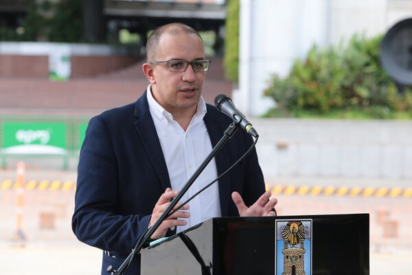 Jorge Andrés Carrillo Gerente EPM
Jorge Andrés Carrillo Gerente EPM.
Fecha: 13 Abril 2021.
Para descargar esta fotografía en alta resolución, haga clic sobre la imagen hasta que la misma se despliegue en la pantalla completa; luego dé clic derecho y elija la opción "guardar imagen como". 
En caso de publicación por cualquier medio, solicitamos acompañarla del crédito: "Foto EPM"
Palabras clave: Jorge Andrés Carrillo Gerente EPM