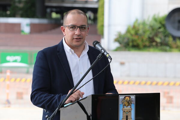 Jorge Andrés Carrillo Gerente EPM
Jorge Andrés Carrillo Gerente EPM.
Fecha: 13 Abril 2021.
Para descargar esta fotografía en alta resolución, haga clic sobre la imagen hasta que la misma se despliegue en la pantalla completa; luego dé clic derecho y elija la opción "guardar imagen como". 
En caso de publicación por cualquier medio, solicitamos acompañarla del crédito: "Foto EPM"
Palabras clave: Jorge Andrés Carrillo Gerente EPM