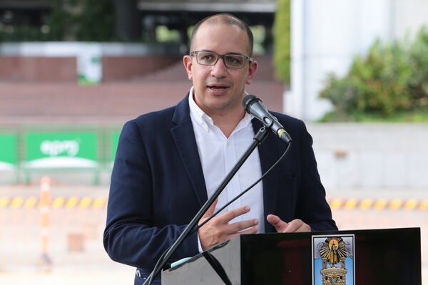 Jorge Andrés Carrillo Gerente EPM
Jorge Andrés Carrillo Gerente EPM.
Fecha: 13 Abril 2021.
Para descargar esta fotografía en alta resolución, haga clic sobre la imagen hasta que la misma se despliegue en la pantalla completa; luego dé clic derecho y elija la opción "guardar imagen como". 
En caso de publicación por cualquier medio, solicitamos acompañarla del crédito: "Foto EPM"
Palabras clave: Jorge Andrés Carrillo Gerente EPM