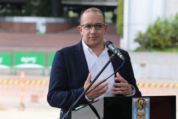 Jorge Andrés Carrillo Gerente EPM
Jorge Andrés Carrillo Gerente EPM.
Fecha: 13 Abril 2021.
Para descargar esta fotografía en alta resolución, haga clic sobre la imagen hasta que la misma se despliegue en la pantalla completa; luego dé clic derecho y elija la opción "guardar imagen como". 
En caso de publicación por cualquier medio, solicitamos acompañarla del crédito: "Foto EPM"
Palabras clave: Jorge Andrés Carrillo Gerente EPM