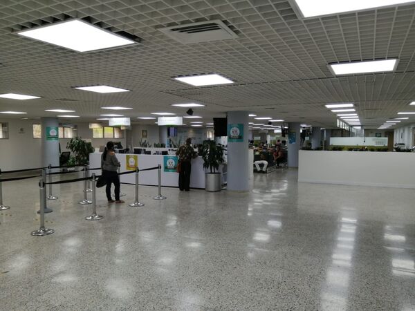 Oficinas EPM
Oficinas EPM.
Fecha: 14 Abril 2021.
Para descargar esta fotografía en alta resolución, haga clic sobre la imagen hasta que la misma se despliegue en la pantalla completa; luego dé clic derecho y elija la opción "guardar imagen como". 
En caso de publicación por cualquier medio, solicitamos acompañarla del crédito: "Foto EPM"
Palabras clave: Oficinas EPM