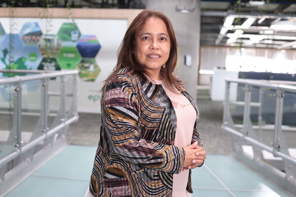 Diana Rua VP Ejecutiva Finanzas Inversione
Diana Rua VP Ejecutiva Finanzas Inversiones. 
Fecha: 27 Abril 2021
Para descargar esta fotografía en alta resolución, haga clic sobre la imagen hasta que la misma se despliegue en la pantalla completa; luego dé clic derecho y elija la opción "guardar imagen como". 
En caso de publicación por cualquier medio, solicitamos acompañarla del crédito: "Foto EPM"
Palabras clave: Diana Rua VP Ejecutiva Finanzas Inversione