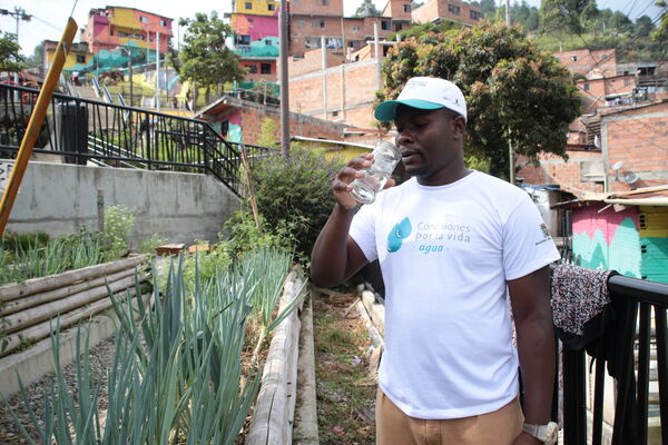 Conexiones por la Vida Barrio Esfuerzos de Paz
Conexiones por la Vida Barrio Esfuerzos de Paz
Fecha: 13 Agosto 2021
Para descargar esta fotografía en alta resolución, haga clic sobre la imagen hasta que la misma se despliegue en la pantalla completa; luego dé clic derecho y elija la opción "guardar imagen como". 
En caso de publicación por cualquier medio, solicitamos acompañarla del crédito: "Foto EPM"
Palabras clave: Conexiones por la Vida Barrio Esfuerzos de Paz