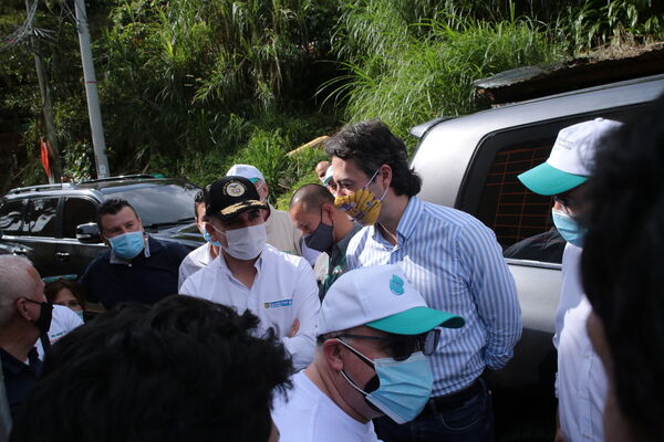 Conexiones por la Vida Barrio Esfuerzos de Paz
Conexiones por la Vida Barrio Esfuerzos de Paz
Fecha: 13 Agosto 2021
Para descargar esta fotografía en alta resolución, haga clic sobre la imagen hasta que la misma se despliegue en la pantalla completa; luego dé clic derecho y elija la opción "guardar imagen como". 
En caso de publicación por cualquier medio, solicitamos acompañarla del crédito: "Foto EPM"
Palabras clave: Conexiones por la Vida Barrio Esfuerzos de Paz