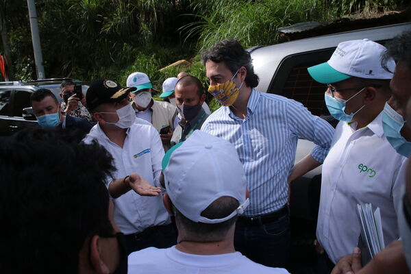Conexiones por la Vida Barrio Esfuerzos de Paz
Conexiones por la Vida Barrio Esfuerzos de Paz
Fecha: 13 Agosto 2021
Para descargar esta fotografía en alta resolución, haga clic sobre la imagen hasta que la misma se despliegue en la pantalla completa; luego dé clic derecho y elija la opción "guardar imagen como". 
En caso de publicación por cualquier medio, solicitamos acompañarla del crédito: "Foto EPM"
Palabras clave: Conexiones por la Vida Barrio Esfuerzos de Paz