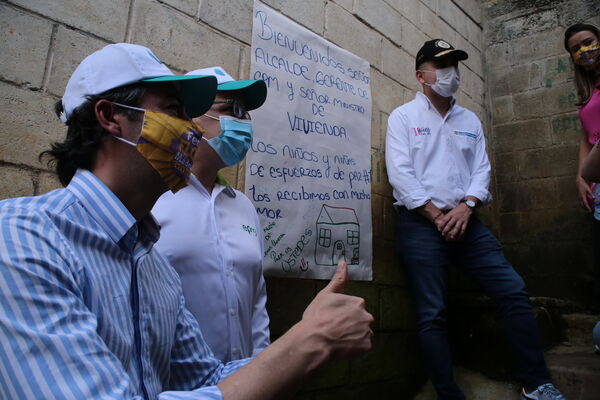 Conexiones por la Vida Barrio Esfuerzos de Paz
Conexiones por la Vida Barrio Esfuerzos de Paz
Fecha: 13 Agosto 2021
Para descargar esta fotografía en alta resolución, haga clic sobre la imagen hasta que la misma se despliegue en la pantalla completa; luego dé clic derecho y elija la opción "guardar imagen como". 
En caso de publicación por cualquier medio, solicitamos acompañarla del crédito: "Foto EPM"
Palabras clave: Conexiones por la Vida Barrio Esfuerzos de Paz