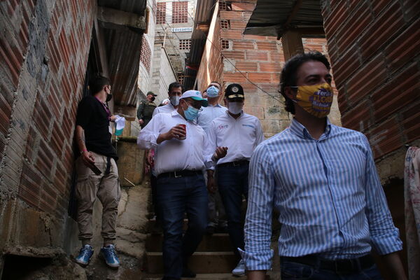 Conexiones por la Vida Barrio Esfuerzos de Paz
Conexiones por la Vida Barrio Esfuerzos de Paz
Fecha: 13 Agosto 2021
Para descargar esta fotografía en alta resolución, haga clic sobre la imagen hasta que la misma se despliegue en la pantalla completa; luego dé clic derecho y elija la opción "guardar imagen como". 
En caso de publicación por cualquier medio, solicitamos acompañarla del crédito: "Foto EPM"
Palabras clave: Conexiones por la Vida Barrio Esfuerzos de Paz