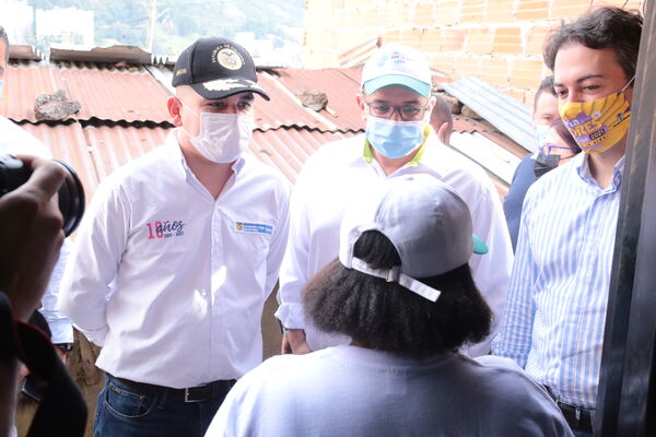 Conexiones por la Vida Barrio Esfuerzos de Paz
Conexiones por la Vida Barrio Esfuerzos de Paz
Fecha: 13 Agosto 2021
Para descargar esta fotografía en alta resolución, haga clic sobre la imagen hasta que la misma se despliegue en la pantalla completa; luego dé clic derecho y elija la opción "guardar imagen como". 
En caso de publicación por cualquier medio, solicitamos acompañarla del crédito: "Foto EPM"
Palabras clave: Conexiones por la Vida Barrio Esfuerzos de Paz