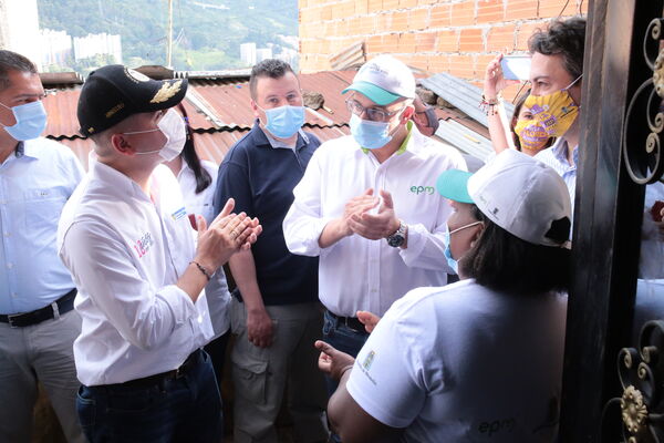 Conexiones por la Vida Barrio Esfuerzos de Paz
Conexiones por la Vida Barrio Esfuerzos de Paz
Fecha: 13 Agosto 2021
Para descargar esta fotografía en alta resolución, haga clic sobre la imagen hasta que la misma se despliegue en la pantalla completa; luego dé clic derecho y elija la opción "guardar imagen como". 
En caso de publicación por cualquier medio, solicitamos acompañarla del crédito: "Foto EPM"
Palabras clave: Conexiones por la Vida Barrio Esfuerzos de Paz