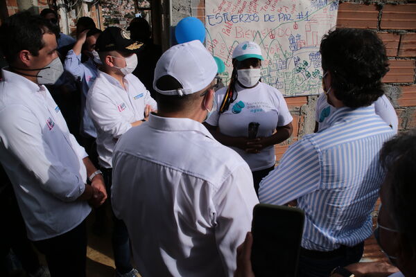 Conexiones por la Vida Barrio Esfuerzos de Paz
Conexiones por la Vida Barrio Esfuerzos de Paz
Fecha: 13 Agosto 2021
Para descargar esta fotografía en alta resolución, haga clic sobre la imagen hasta que la misma se despliegue en la pantalla completa; luego dé clic derecho y elija la opción "guardar imagen como". 
En caso de publicación por cualquier medio, solicitamos acompañarla del crédito: "Foto EPM"
Palabras clave: Conexiones por la Vida Barrio Esfuerzos de Paz