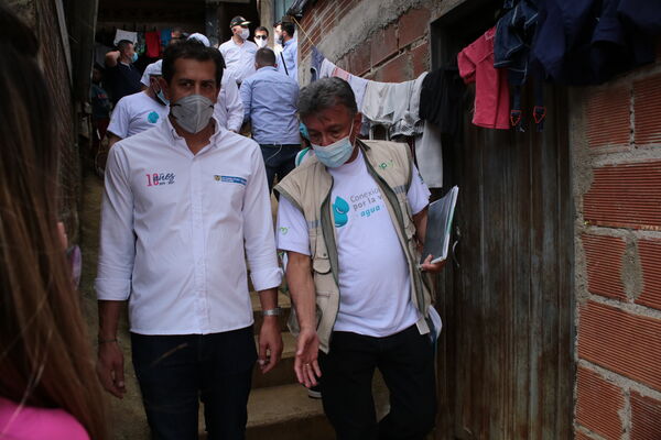 Conexiones por la Vida Barrio Esfuerzos de Paz
Conexiones por la Vida Barrio Esfuerzos de Paz
Fecha: 13 Agosto 2021
Para descargar esta fotografía en alta resolución, haga clic sobre la imagen hasta que la misma se despliegue en la pantalla completa; luego dé clic derecho y elija la opción "guardar imagen como". 
En caso de publicación por cualquier medio, solicitamos acompañarla del crédito: "Foto EPM"
Palabras clave: Conexiones por la Vida Barrio Esfuerzos de Paz