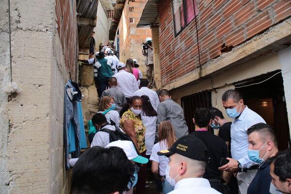 Conexiones por la Vida Barrio Esfuerzos de Paz
Conexiones por la Vida Barrio Esfuerzos de Paz
Fecha: 13 Agosto 2021
Para descargar esta fotografía en alta resolución, haga clic sobre la imagen hasta que la misma se despliegue en la pantalla completa; luego dé clic derecho y elija la opción "guardar imagen como". 
En caso de publicación por cualquier medio, solicitamos acompañarla del crédito: "Foto EPM"
Palabras clave: Conexiones por la Vida Barrio Esfuerzos de Paz
