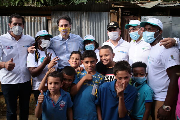 Conexiones por la Vida Barrio Esfuerzos de Paz
Conexiones por la Vida Barrio Esfuerzos de Paz
Fecha: 13 Agosto 2021
Para descargar esta fotografía en alta resolución, haga clic sobre la imagen hasta que la misma se despliegue en la pantalla completa; luego dé clic derecho y elija la opción "guardar imagen como". 
En caso de publicación por cualquier medio, solicitamos acompañarla del crédito: "Foto EPM"
Palabras clave: Conexiones por la Vida Barrio Esfuerzos de Paz
