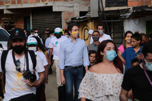 Conexiones por la Vida Barrio Esfuerzos de Paz
Conexiones por la Vida Barrio Esfuerzos de Paz
Fecha: 13 Agosto 2021
Para descargar esta fotografía en alta resolución, haga clic sobre la imagen hasta que la misma se despliegue en la pantalla completa; luego dé clic derecho y elija la opción "guardar imagen como". 
En caso de publicación por cualquier medio, solicitamos acompañarla del crédito: "Foto EPM"
Palabras clave: Conexiones por la Vida Barrio Esfuerzos de Paz