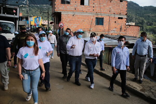 Conexiones por la Vida Barrio Esfuerzos de Paz
Conexiones por la Vida Barrio Esfuerzos de Paz
Fecha: 13 Agosto 2021
Para descargar esta fotografía en alta resolución, haga clic sobre la imagen hasta que la misma se despliegue en la pantalla completa; luego dé clic derecho y elija la opción "guardar imagen como". 
En caso de publicación por cualquier medio, solicitamos acompañarla del crédito: "Foto EPM"
Palabras clave: Conexiones por la Vida Barrio Esfuerzos de Paz