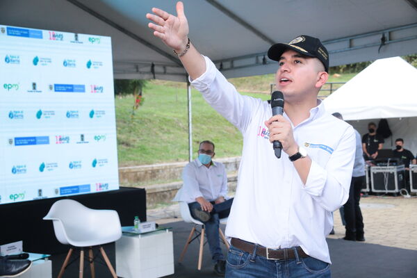 Conexiones por la Vida Barrio Esfuerzos de Paz
Conexiones por la Vida Barrio Esfuerzos de Paz
Fecha: 13 Agosto 2021
Para descargar esta fotografía en alta resolución, haga clic sobre la imagen hasta que la misma se despliegue en la pantalla completa; luego dé clic derecho y elija la opción "guardar imagen como". 
En caso de publicación por cualquier medio, solicitamos acompañarla del crédito: "Foto EPM"
Palabras clave: Conexiones por la Vida Barrio Esfuerzos de Paz