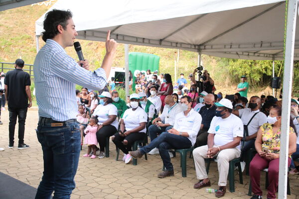 Conexiones por la Vida Barrio Esfuerzos de Paz
Conexiones por la Vida Barrio Esfuerzos de Paz
Fecha: 13 Agosto 2021
Para descargar esta fotografía en alta resolución, haga clic sobre la imagen hasta que la misma se despliegue en la pantalla completa; luego dé clic derecho y elija la opción "guardar imagen como". 
En caso de publicación por cualquier medio, solicitamos acompañarla del crédito: "Foto EPM"
Palabras clave: Conexiones por la Vida Barrio Esfuerzos de Paz