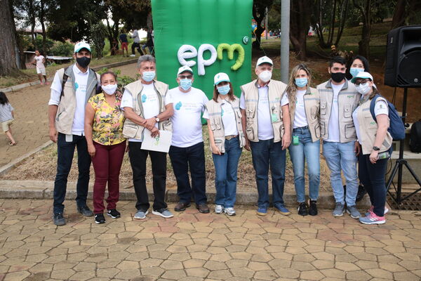 Conexiones por la Vida Barrio Esfuerzos de Paz
Conexiones por la Vida Barrio Esfuerzos de Paz
Fecha: 13 Agosto 2021
Para descargar esta fotografía en alta resolución, haga clic sobre la imagen hasta que la misma se despliegue en la pantalla completa; luego dé clic derecho y elija la opción "guardar imagen como". 
En caso de publicación por cualquier medio, solicitamos acompañarla del crédito: "Foto EPM"
Palabras clave: Conexiones por la Vida Barrio Esfuerzos de Paz