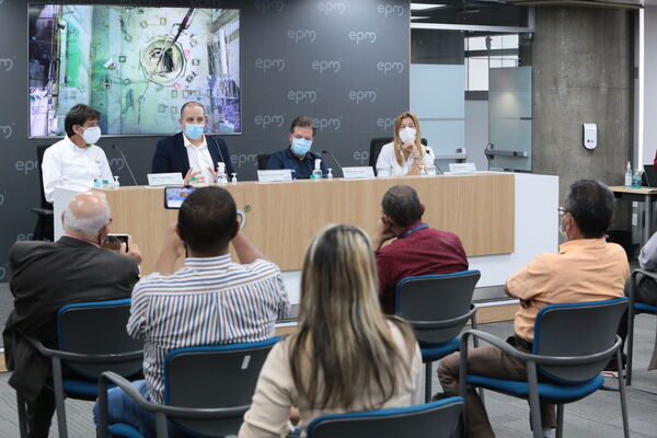 Rueda de prensa Hidroituango
Rueda de prensa Hidroituango
Fecha: 20 Agosto 2021
Para descargar esta fotografía en alta resolución, haga clic sobre la imagen hasta que la misma se despliegue en la pantalla completa; luego dé clic derecho y elija la opción "guardar imagen como". 
En caso de publicación por cualquier medio, solicitamos acompañarla del crédito: "Foto EPM"
Palabras clave: Rueda de prensa Hidroituango