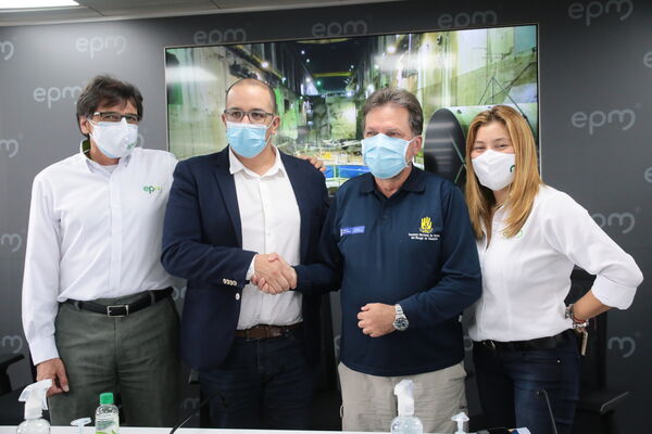 Rueda de prensa Hidroituango
Rueda de prensa Hidroituango
Fecha: 20 Agosto 2021
Para descargar esta fotografía en alta resolución, haga clic sobre la imagen hasta que la misma se despliegue en la pantalla completa; luego dé clic derecho y elija la opción "guardar imagen como". 
En caso de publicación por cualquier medio, solicitamos acompañarla del crédito: "Foto EPM"
Palabras clave: Rueda de prensa Hidroituango