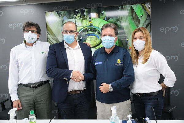 Rueda de prensa Hidroituango
Rueda de prensa Hidroituango
Fecha: 20 Agosto 2021
Para descargar esta fotografía en alta resolución, haga clic sobre la imagen hasta que la misma se despliegue en la pantalla completa; luego dé clic derecho y elija la opción "guardar imagen como". 
En caso de publicación por cualquier medio, solicitamos acompañarla del crédito: "Foto EPM"
Palabras clave: Rueda de prensa Hidroituango