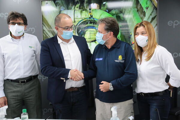 Rueda de prensa Hidroituango
Rueda de prensa Hidroituango
Fecha: 20 Agosto 2021
Para descargar esta fotografía en alta resolución, haga clic sobre la imagen hasta que la misma se despliegue en la pantalla completa; luego dé clic derecho y elija la opción "guardar imagen como". 
En caso de publicación por cualquier medio, solicitamos acompañarla del crédito: "Foto EPM"
Palabras clave: Rueda de prensa Hidroituango