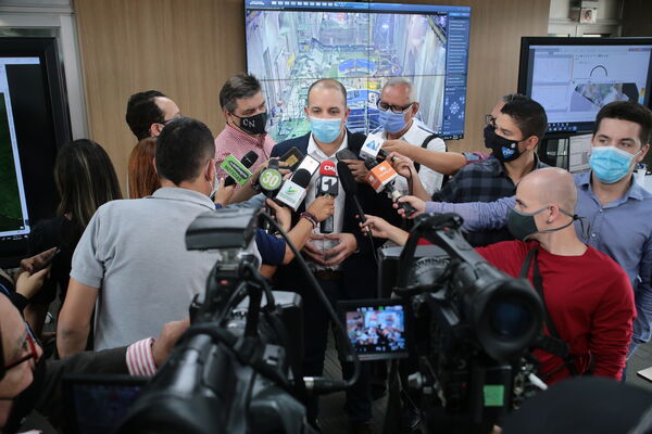 Rueda de prensa Hidroituango
Rueda de prensa Hidroituango
Fecha: 20 Agosto 2021
Para descargar esta fotografía en alta resolución, haga clic sobre la imagen hasta que la misma se despliegue en la pantalla completa; luego dé clic derecho y elija la opción "guardar imagen como". 
En caso de publicación por cualquier medio, solicitamos acompañarla del crédito: "Foto EPM"
Palabras clave: Rueda de prensa Hidroituango