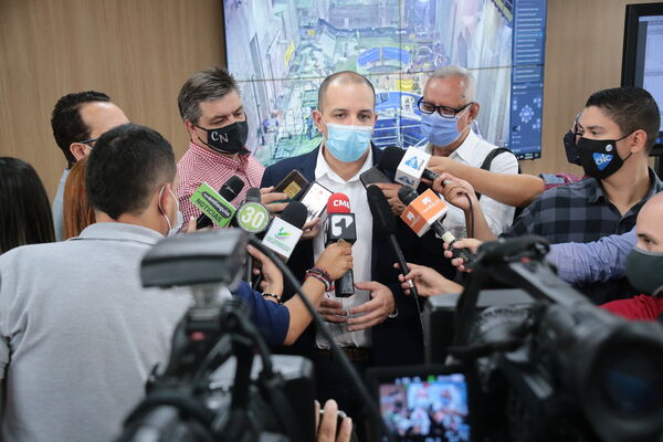 Rueda de prensa Hidroituango
Rueda de prensa Hidroituango
Fecha: 20 Agosto 2021
Para descargar esta fotografía en alta resolución, haga clic sobre la imagen hasta que la misma se despliegue en la pantalla completa; luego dé clic derecho y elija la opción "guardar imagen como". 
En caso de publicación por cualquier medio, solicitamos acompañarla del crédito: "Foto EPM"
Palabras clave: Rueda de prensa Hidroituango