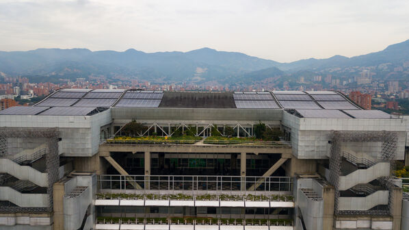 Paneles Solares Edificio EPM
Paneles Solares Edificio EPM
Fecha: 3 Agosto 2021
Para descargar esta fotografía en alta resolución, haga clic sobre la imagen hasta que la misma se despliegue en la pantalla completa; luego dé clic derecho y elija la opción "guardar imagen como". 
En caso de publicación por cualquier medio, solicitamos acompañarla del crédito: "Foto EPM"
Palabras clave: Paneles Solares Edificio EPM