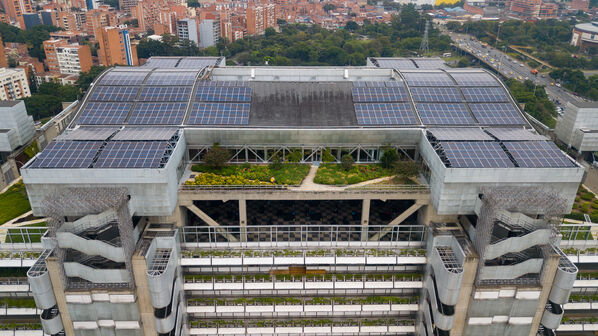 Paneles Solares Edificio EPM
Paneles Solares Edificio EPM
Fecha: 3 Agosto 2021
Para descargar esta fotografía en alta resolución, haga clic sobre la imagen hasta que la misma se despliegue en la pantalla completa; luego dé clic derecho y elija la opción "guardar imagen como". 
En caso de publicación por cualquier medio, solicitamos acompañarla del crédito: "Foto EPM"
Palabras clave: Paneles Solares Edificio EPM