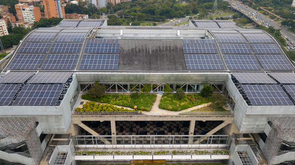 Paneles Solares Edificio EPM
Paneles Solares Edificio EPM
Fecha: 3 Agosto 2021
Para descargar esta fotografía en alta resolución, haga clic sobre la imagen hasta que la misma se despliegue en la pantalla completa; luego dé clic derecho y elija la opción "guardar imagen como". 
En caso de publicación por cualquier medio, solicitamos acompañarla del crédito: "Foto EPM"
Palabras clave: Paneles Solares Edificio EPM